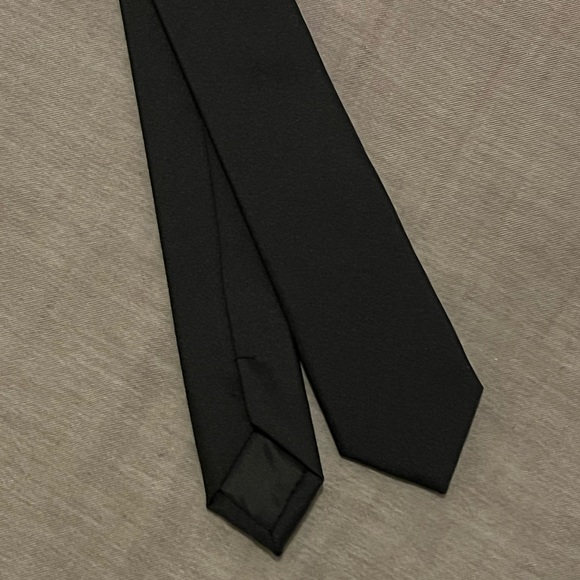 Men’s unsigned black ultra skinny rocker tie. - Picture 3 of 4